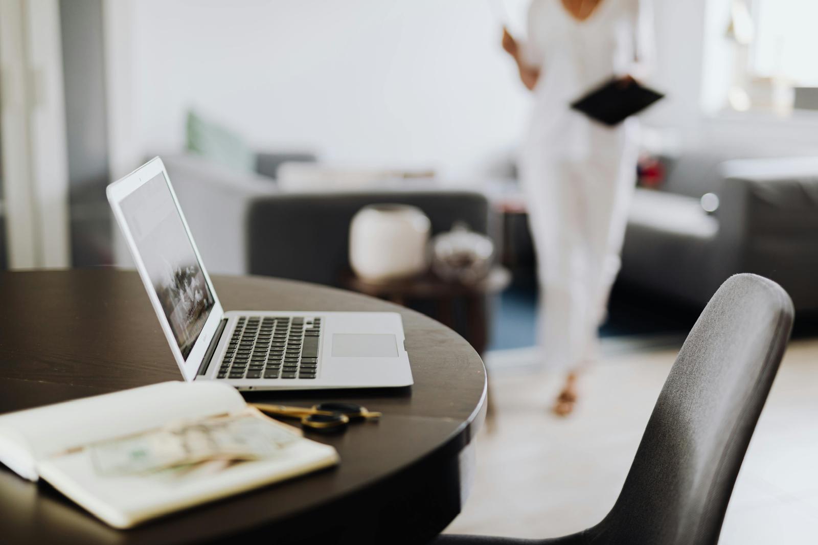 Ota yhteyttä taloushallinnon asiantuntijaan Suomessa